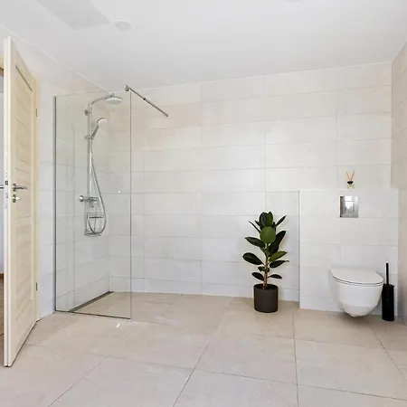 아파트 Vesiroosi Penthouse By River *