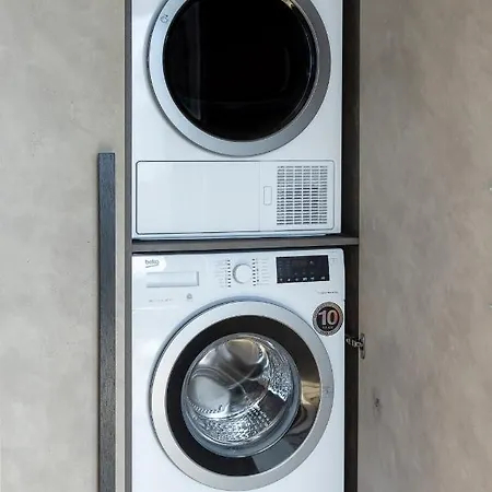 아파트 Vesiroosi Penthouse By River