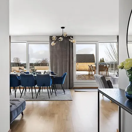 Vesiroosi Penthouse By River